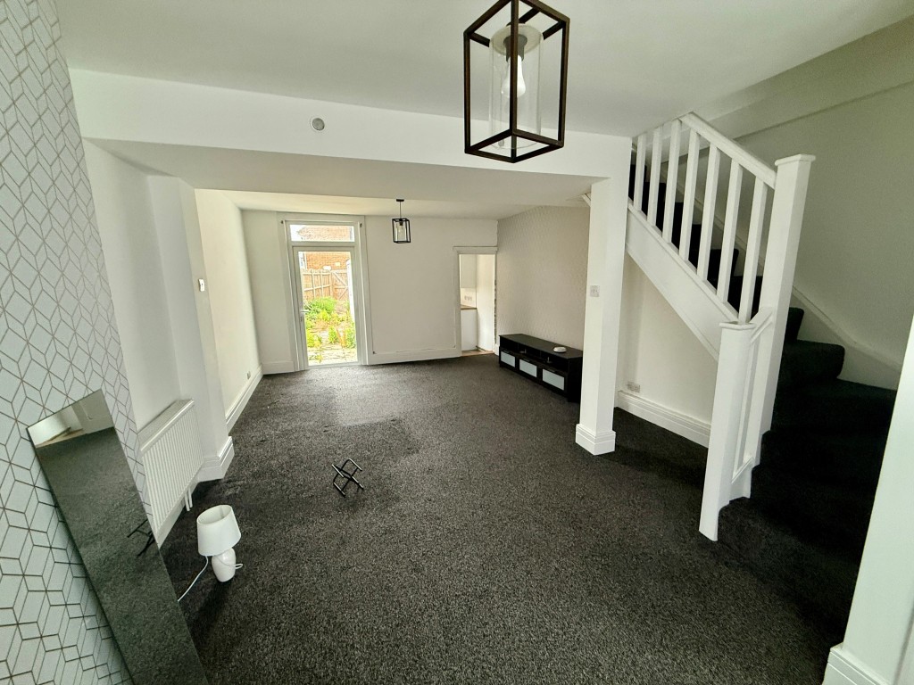 Lot: 110 - THREE-BEDROOM TERRACE HOUSE - Living room